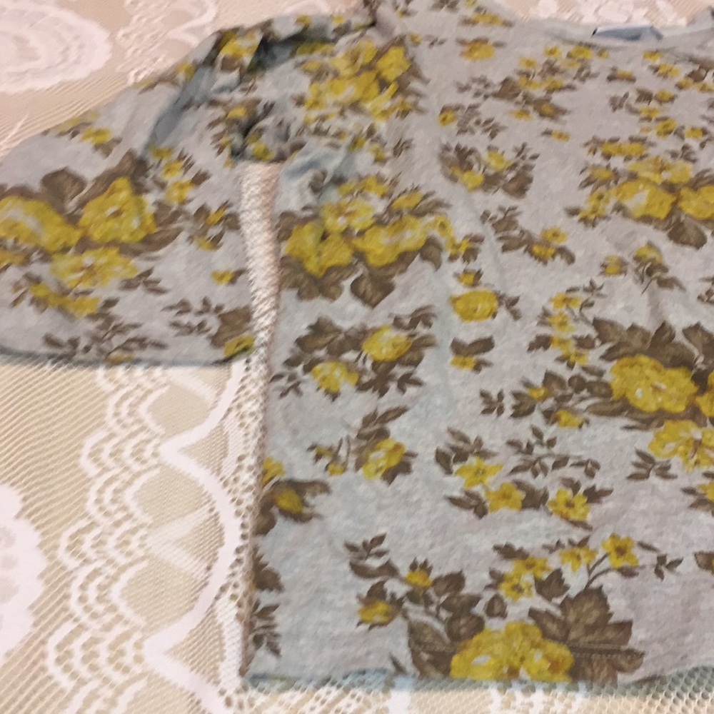 🌻Very Cool “d&co.” Top🌻